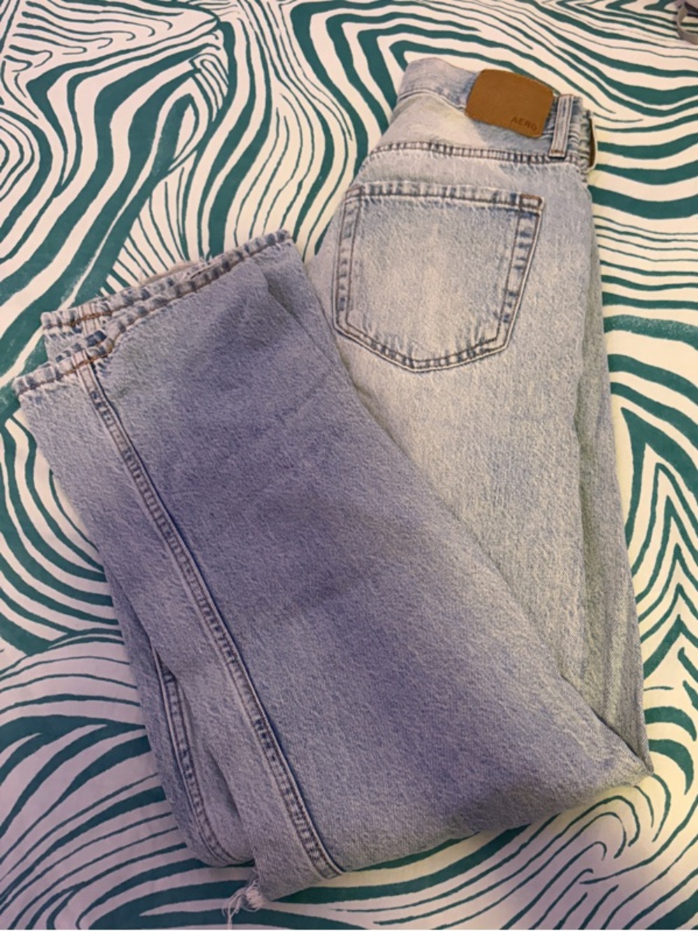 Light Wash Women’s 90s baggy Jeans - Light Blue